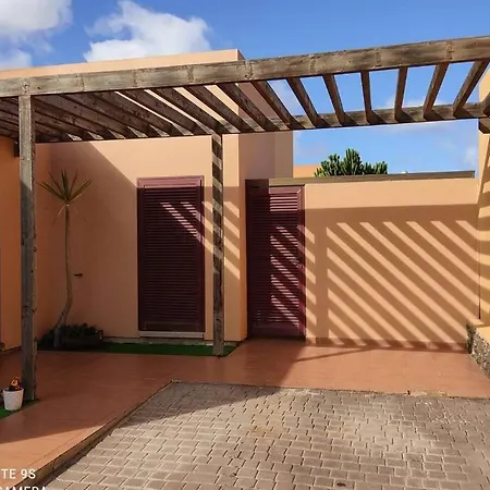 Casa Pitaya, Acogedora, Con Piscina, Fibra óptica La Oliva